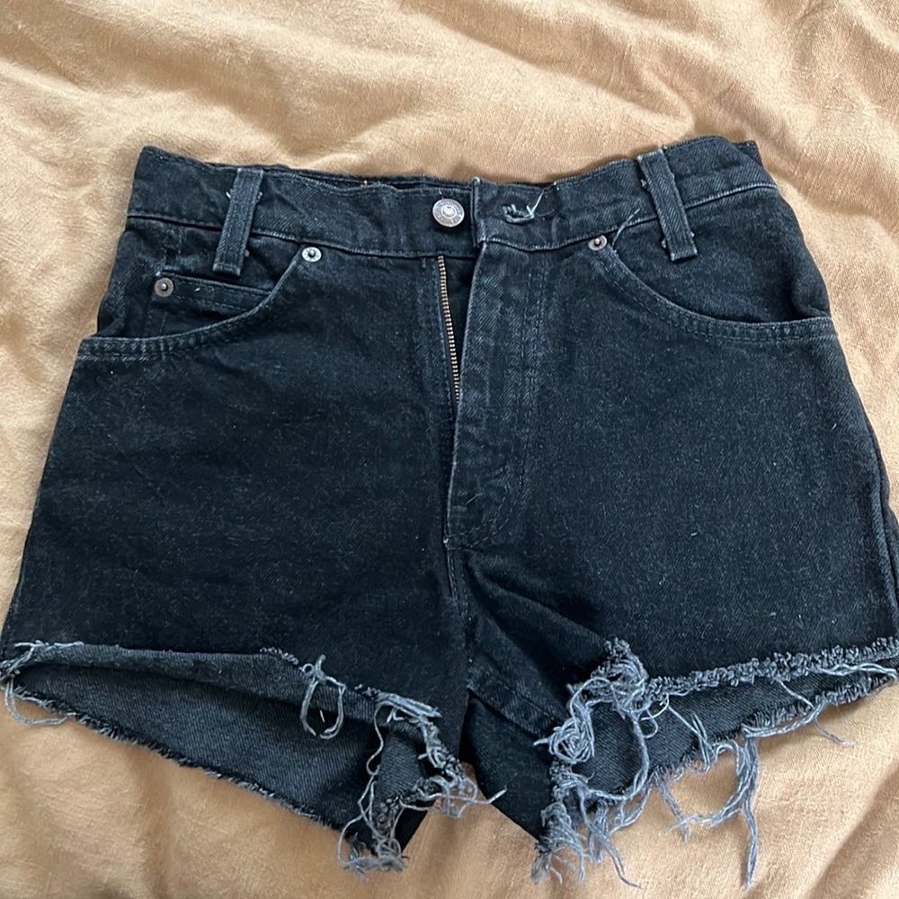 BLACK LEVI JEAN SHORTS - Picture 2 of 4
